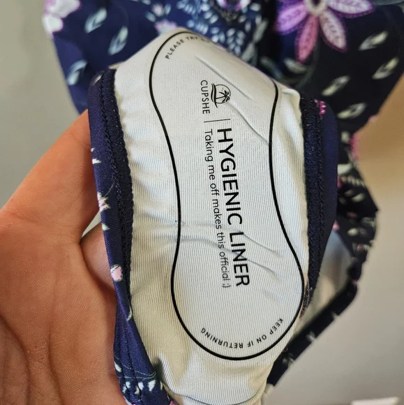 Cupshe One Piece 5 Items $10 - Picture 7 of 12